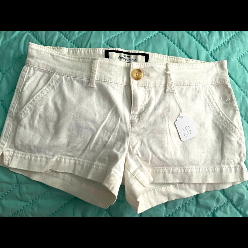 ☁️WHITE MINI SHORTS☁️